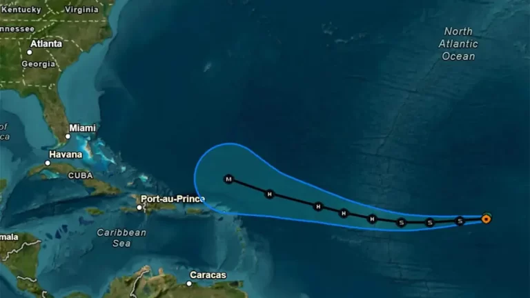 Huracán Erin gana potencia a categoría 4 en el Atlántico