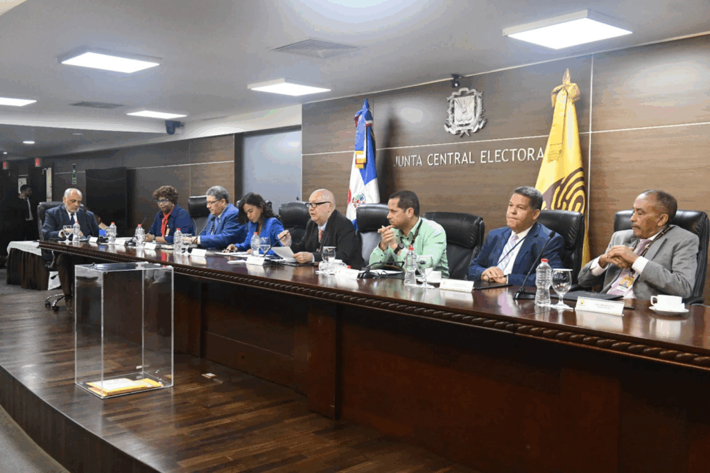 La JCE adjudica al consorcio EMDOC suplir materiales, equipos y servicios para renovación de la cédula 1 image 5