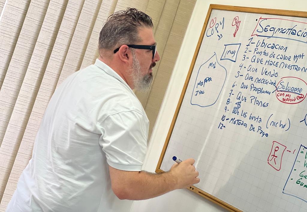 OMAR MESA el estratéga que está redefiniendo cómo se construye una marca en la era digital
