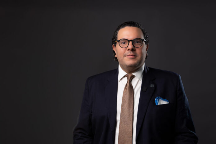 Enmanuel Cedeño Brea, un jurista especializado en economía y regulación financiera
