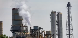 Tensiones en Oriente Medio impulsan el precio del Brent, que sube un 0,35 % y alcanza los 106,06 dólares